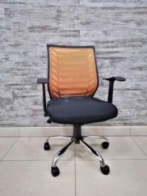Кресло Barneo K-138 для персонала (черная ткань оранжевая сетка) в Талице - talica.mebel-74.com | фото